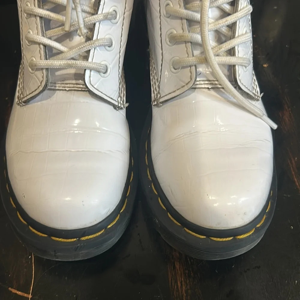 Dr. Martens Croc Embossed White Patent Leather 8-eyelet 1460 W Classic Boots - Picture 5 of 15